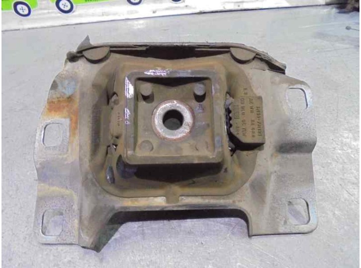 Recambio de soporte motor izquierdo para volvo v50 familiar 2.0 diesel cat referencia OEM IAM 3M517N121 