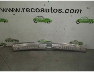 Recambio de molduras traseras para peugeot 308 sw 1.6 16v hdi referencia OEM IAM 807517D 