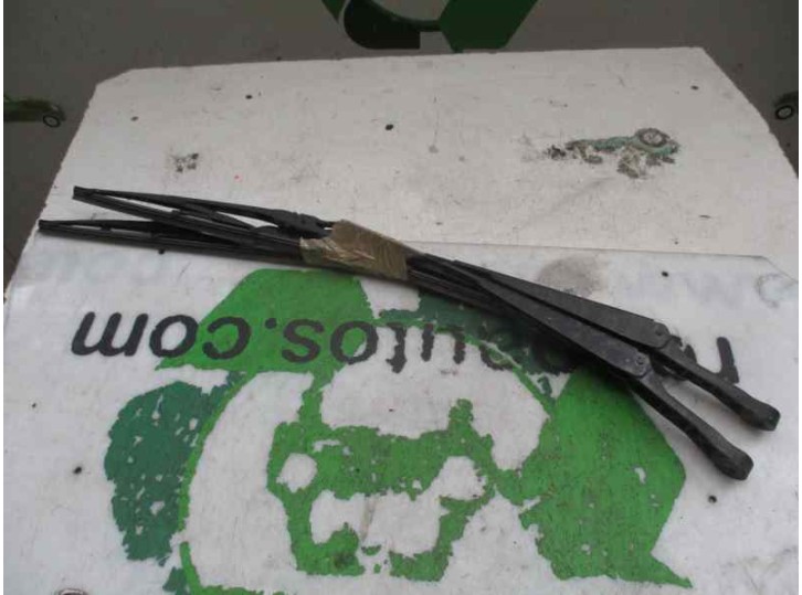 Replacement front right wiper arm for Volkswagen Caddy KA/KB (9K9) 1.9 diesel OEM IAM reference 