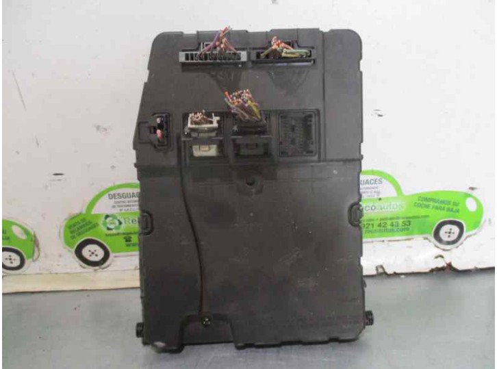 Recambio de caja reles / fusibles para renault megane ii classic berlina confort expression referencia OEM IAM 8200351182 S11840