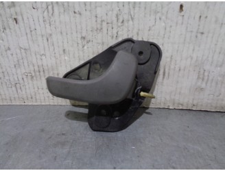 Recambio de maneta interior delantera derecha para chrysler grand voyager 2.8 crd cat referencia OEM IAM RT76BD5AA 