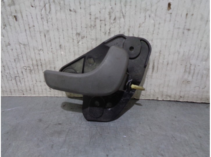 Recambio de maneta interior delantera derecha para chrysler grand voyager 2.8 crd cat referencia OEM IAM RT76BD5AA  