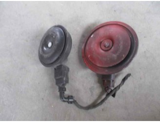 Replacement horn for Hyundai Coupe (GK) 2.0 CAT OEM IAM reference 