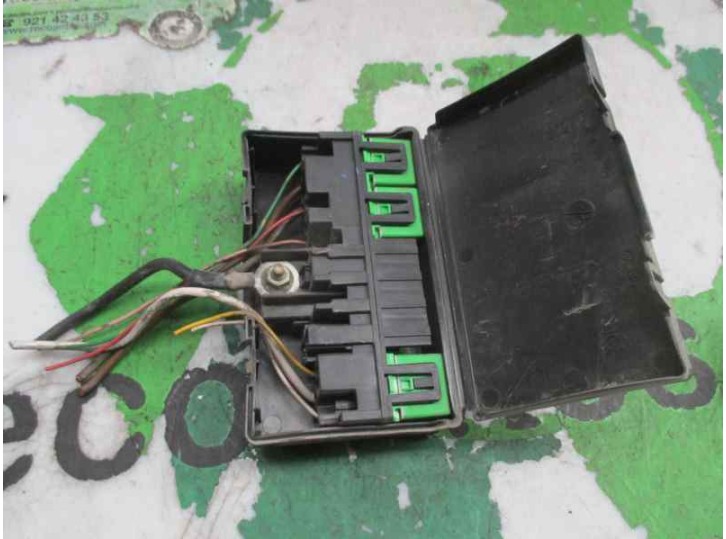 Replacement relay / fuse box for Citroën C4 Berlina 1.6 HDI CAT (9HY / DV6TED4) OEM IAM reference 9632229480 
