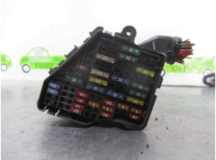 Recambio de caja reles / fusibles para audi a4 berlina (8e) 1.9 tdi referencia OEM IAM  2716614 