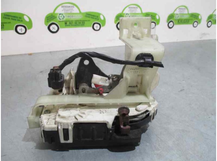Recambio de cerradura puerta trasera derecha para jeep compass 2.0 crd cat referencia OEM IAM 156028001 5 PUERTAS