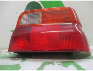 Recambio de piloto trasero derecho para ford orion 1.6 16v cat referencia OEM IAM 1052403  