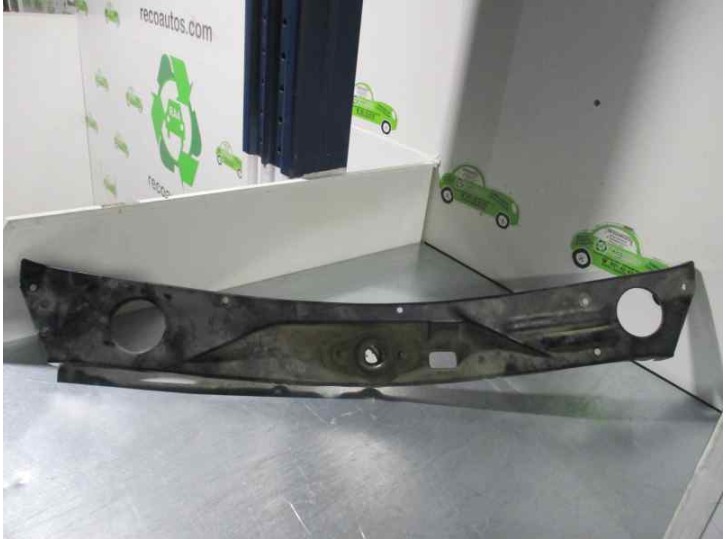 Recambio de panel frontal para peugeot 205 berlina 1.6 gti referencia OEM IAM  PARTE SUPERIOR,DE CHAPA 