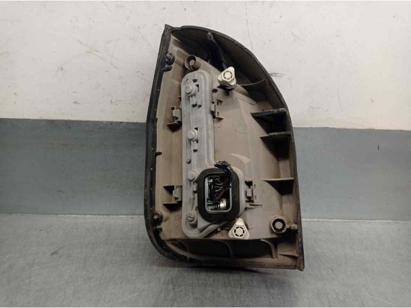 Recambio de piloto trasero derecho para opel zafira a elegance referencia OEM IAM 6223030  5 PUERTAS