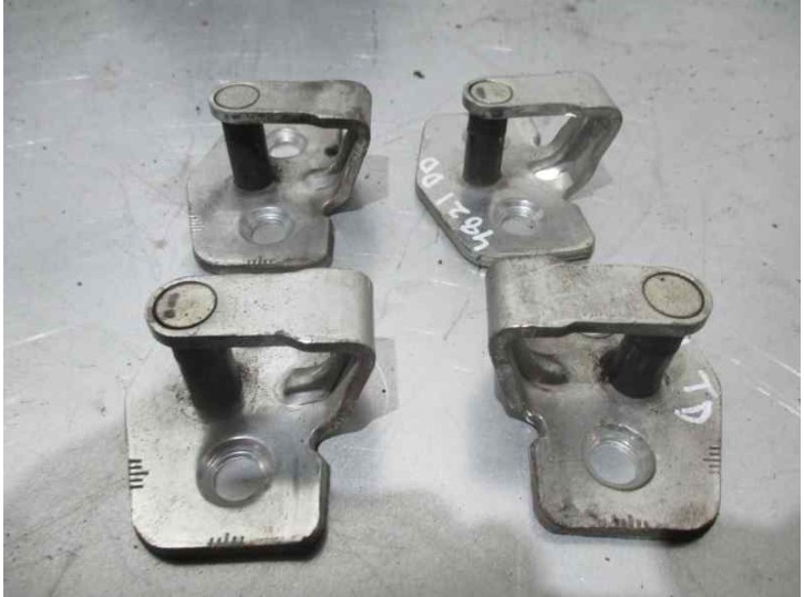 Recambio de bisagra puerta para opel corsa c 1.3 16v cdti cat (z 13 dt / ln9) referencia OEM IAM 