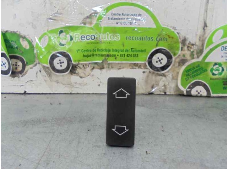 Recambio de mando elevalunas delantero izquierdo para peugeot 205 berlina 1.8 diesel cat referencia OEM IAM 
