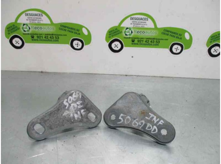Replacement door hinge for Mercedes-Benz C-Class (W203) saloon 2.2 CDi cat OEM IAM reference 