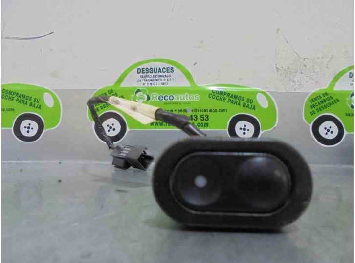 Recambio de mando elevalunas delantero izquierdo para opel corsa b 1.2 16v cat (x 12 xe / lw4) referencia OEM IAM 03930716 