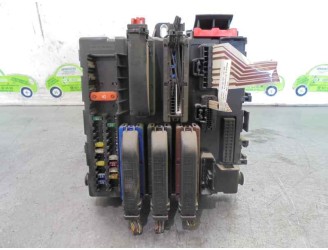 Replacement relay / fuse box for Opel Vectra C saloon 2.2 16V DTI CAT (Y 22 DTR / L50) OEM IAM reference 13112912 099652