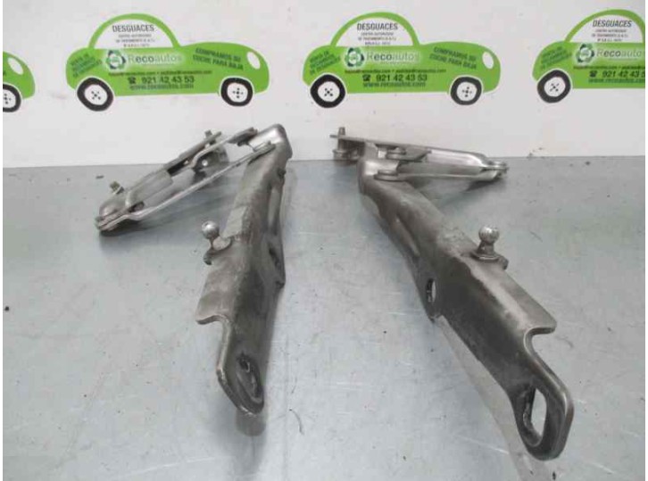 Replacement hood hinge for Chrysler 300 C 3.5 cat OEM IAM reference 5065264AB 