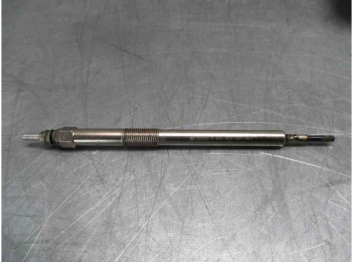 Replacement glow plugs for Renault Megane I Classic (LA0) 1.9 DTI diesel cat OEM IAM reference 8200561251 0250603001 BOSCH