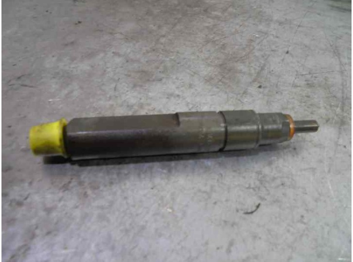 Replacement injector for Renault Megane I Classic (LA0) OEM IAM reference 7700875036 0432193753 BOSCH