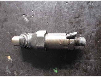 Replacement injector for Peugeot 306 saloon 3/5 doors (s1) 1.9 turbodiesel OEM IAM reference LCR6734303G LUCAS