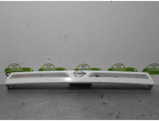 Recambio de rejilla delantera para nissan trade 100 3.0 turbodiesel referencia OEM IAM 