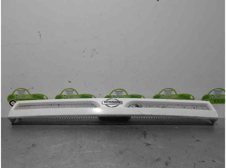 Recambio de rejilla delantera para nissan trade 100 3.0 turbodiesel referencia OEM IAM 