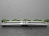 Recambio de rejilla delantera para nissan trade 100 3.0 turbodiesel referencia OEM IAM 