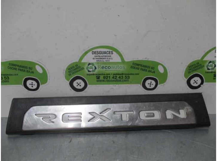 Recambio de embellecedor lateral para ssangyong rexton 2.7 turbodiesel cat referencia OEM IAM 7726508010  