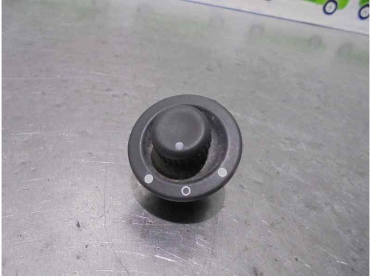 Recambio de mando retrovisor para renault clio ii fase ii (b/cb0) 1.5 dci diesel referencia OEM IAM 7700429992C 