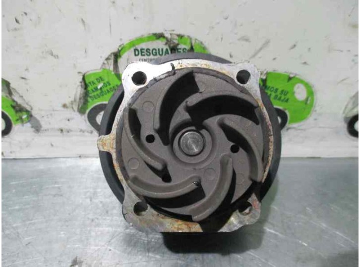 Recambio de bomba agua para opel combo (corsa c) 1.3 16v cdti referencia OEM IAM 0212 MEYLE