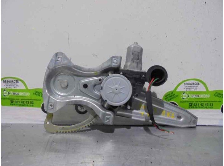 Recambio de elevalunas trasero derecho para toyota auris referencia OEM IAM 9735811002340 2 PINES 5 PUERTAS.