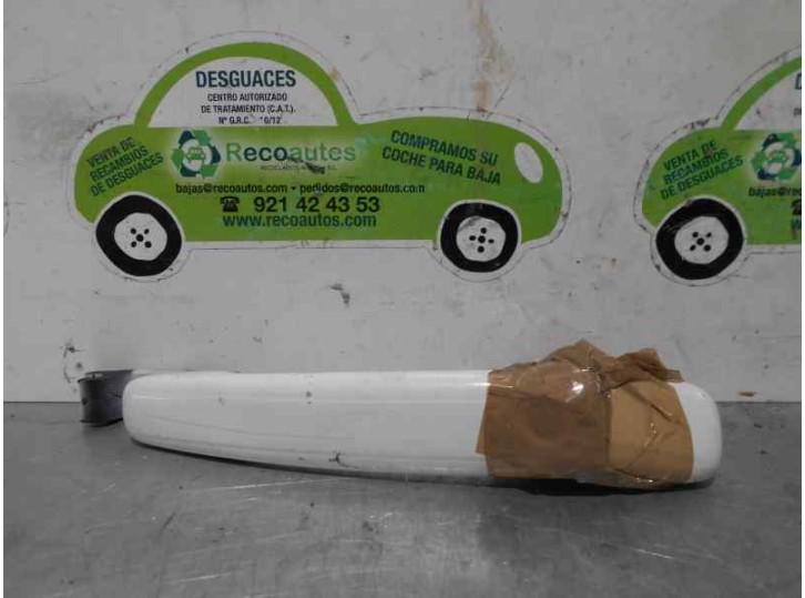 Replacement right front exterior door handle for Peugeot 307 (S2) 1.6 16V HDI OEM IAM reference 9657619780 