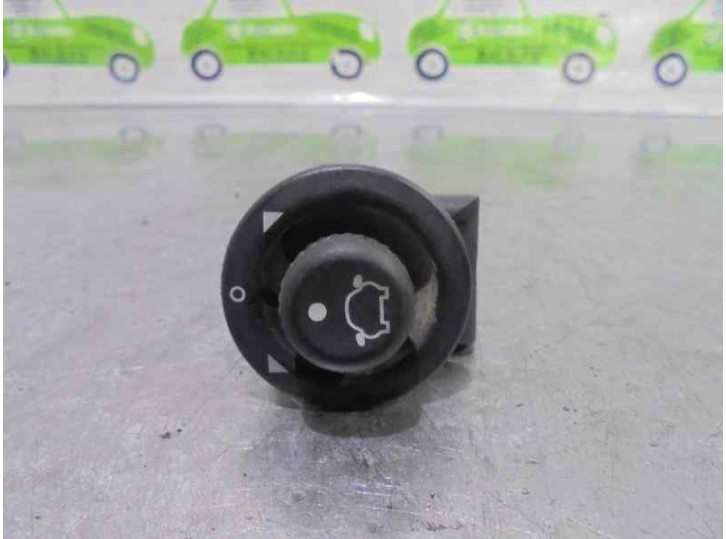 Replacement mirror control for Ford Focus saloon (CAK) 1.8 TDDI turbodiesel CAT OEM IAM reference 93BG17B676BA D3L0A 