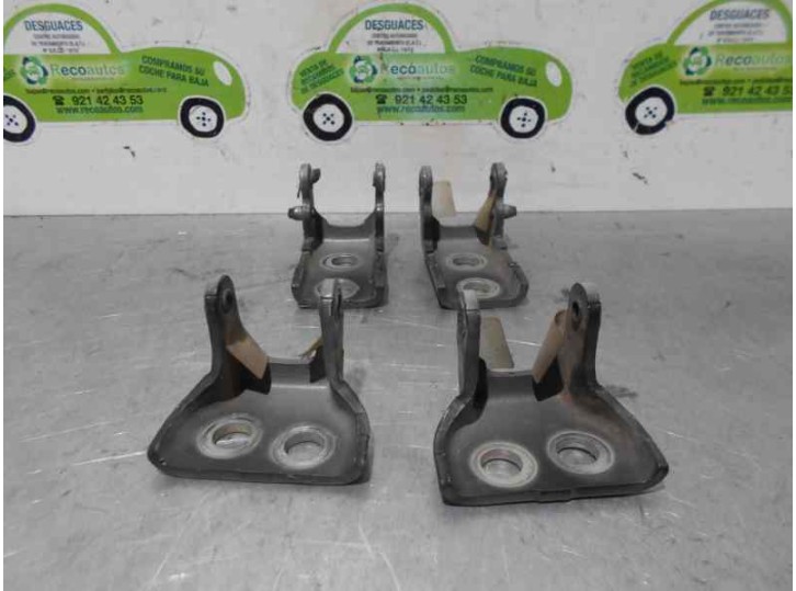 Replacement door hinge for Peugeot 308 1.6 16V OEM IAM reference 