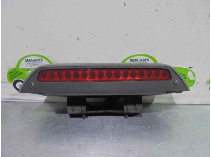 Recambio de luz central de freno para kia carens 2.0 turbodiesel cat referencia OEM IAM 0K2FB5158044 