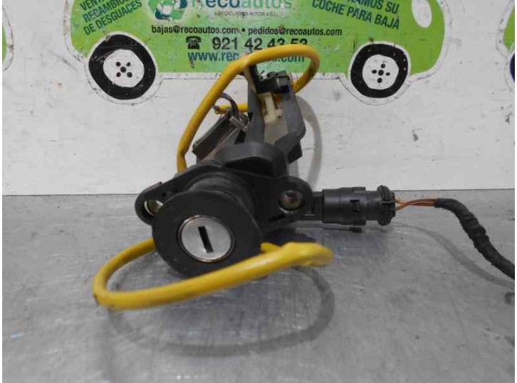 Recambio de cerradura maletero / porton para opel astra f berlina 2.0 referencia OEM IAM 90381891 2 PINES 3 PUERTAS