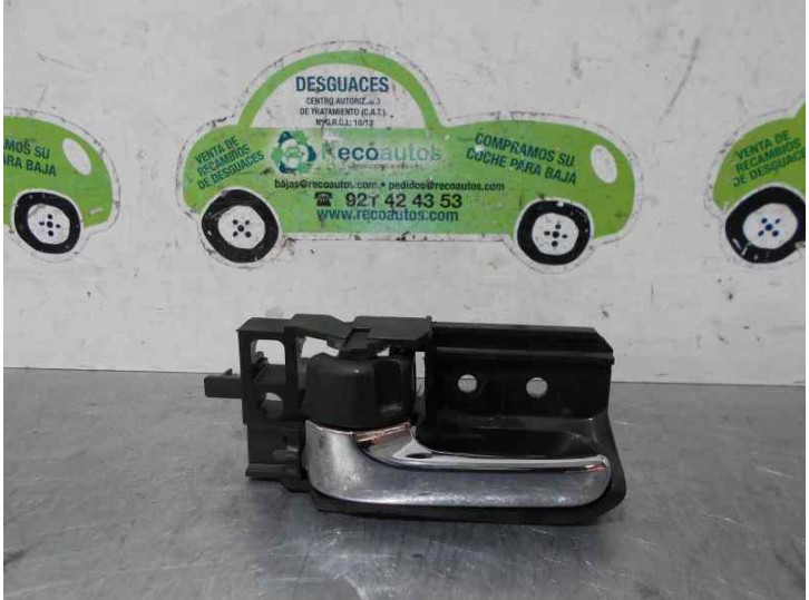 Recambio de maneta interior delantera izquierda para toyota avensis berlina (t25) 2.0 d-cat referencia OEM IAM CAJA 7 