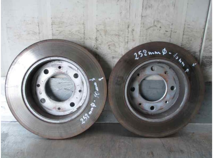 Replacement rear brake disc for Kia Cerato 1.6 CAT OEM IAM reference 