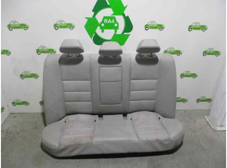 Recambio de asientos traseros para mercedes-benz clase c (w204) berlina 2.2 cdi cat referencia OEM IAM GRIS PERLA 4 PUERTAS