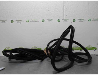 Recambio de gomas contorno puerta para mercedes-benz clase c (w204) berlina 2.2 cdi cat referencia OEM IAM A2046970151 A20469701