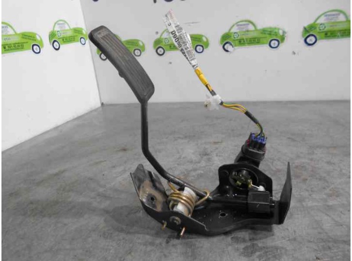 Recambio de potenciometro pedal para toyota avensis berlina (t25) 2.0 d-cat referencia OEM IAM 8928152021  
