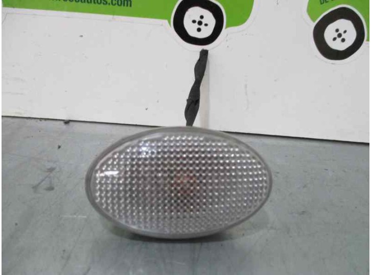 Replacement left side marker light for Hyundai Tucson (JM) 2.0 CRDi CAT OEM IAM reference 9233025500 