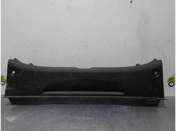 Recambio de molduras traseras para mercedes-benz clase c (w205) lim. c 220 cdi bluetec (205.004) referencia OEM IAM A2056900341 