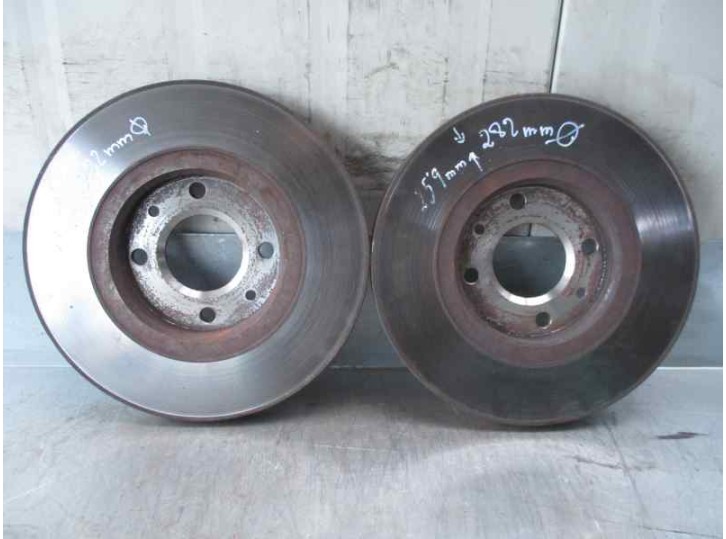 Replacement front brake disc for Ford Focus saloon (CAK) 1.8 TDDi turbodiesel cat OEM IAM reference 98AX1125BF 