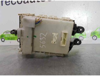Recambio de caja reles / fusibles para toyota corolla (e15) 1.4 turbodiesel cat referencia OEM IAM 59627B16 8273012390 DENSO