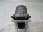 Recambio de mando elevalunas trasero izquierdo para mercedes-benz clase c (w203) familiar 1.8 cat referencia OEM IAM A2038200210