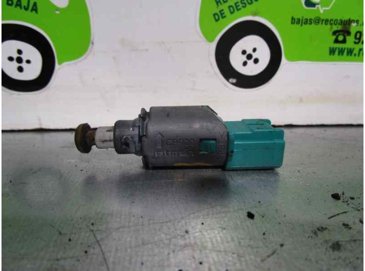 Recambio de interruptor para renault megane ii berlina 3p 1.9 dci diesel referencia OEM IAM 8200168240B  