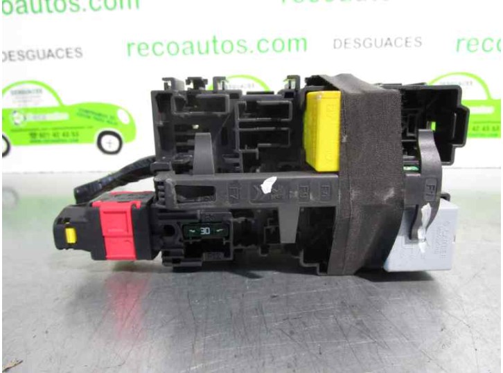 Recambio de caja reles / fusibles para peugeot 208 1.4 hdi fap referencia OEM IAM 9806192580 