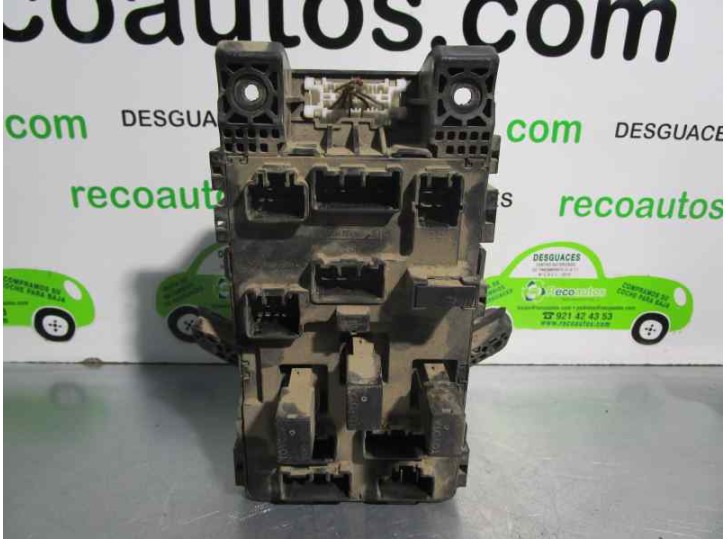 Recambio de caja reles / fusibles para toyota avensis berlina (t 22) 2.0 turbodiesel cat referencia OEM IAM 8273005020 075050112