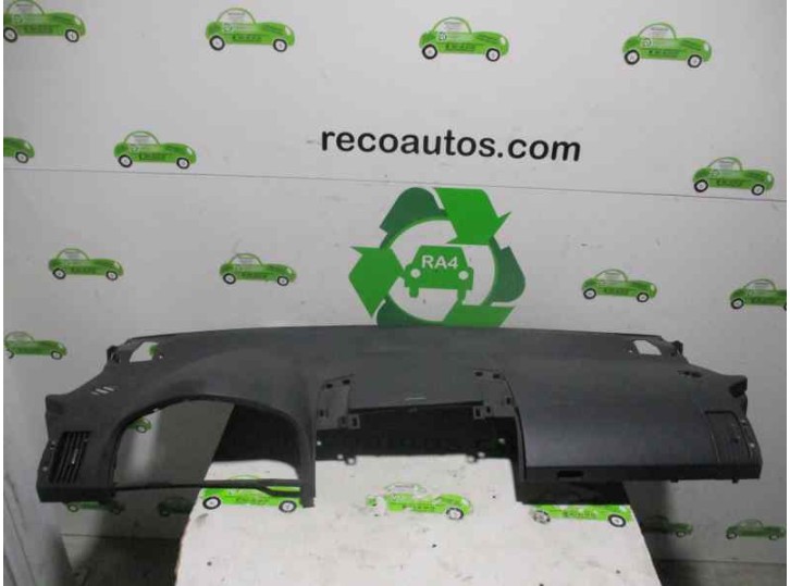 Recambio de salpicadero para toyota corolla verso (r1) 2.0 turbodiesel cat referencia OEM IAM NEGRO PARTE SUPERIOR
