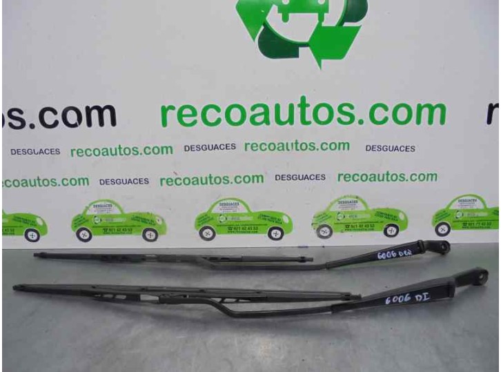 Recambio de brazo limpia delantero derecho para volkswagen passat berlina (3b2) 1.8 referencia OEM IAM 