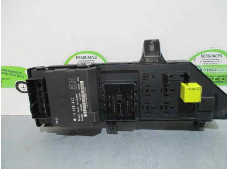 Recambio de caja reles / fusibles para opel vectra c berlina 1.9 cdti referencia OEM IAM 13181984 460023260 